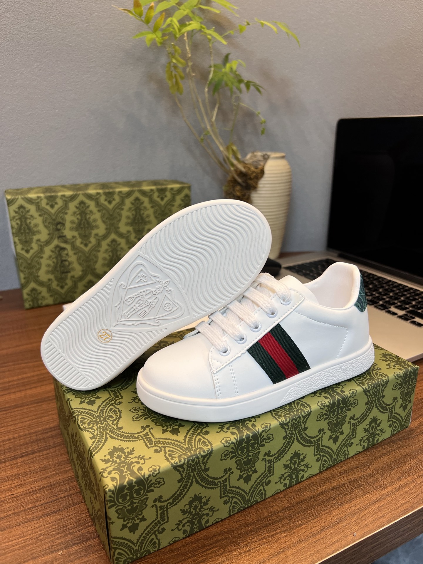 Children's shoes child